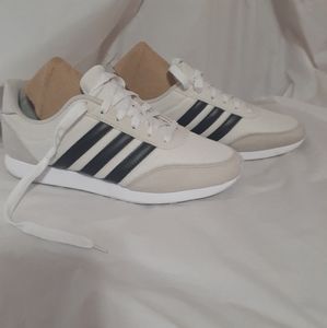 ADIDAS WOMEN SIZE 7